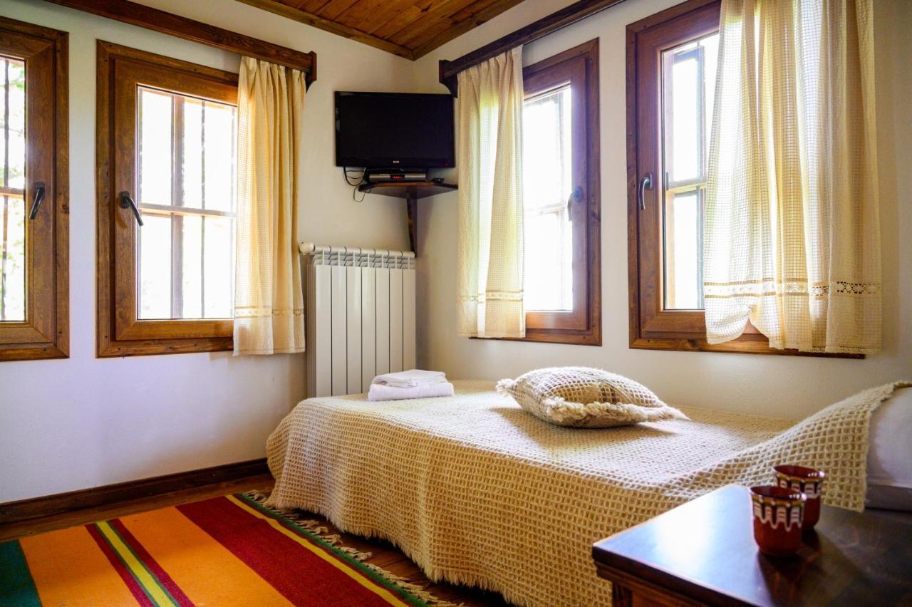 Guest Houses "Zlatna Oresha - Complex" Zheravna Extérieur photo